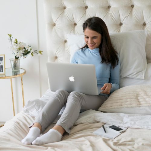 Home office w łóżku? Jak dbać o kręgosłup, pracując w domu