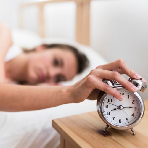 Trudne poranki? Dowiedz się, jak łatwiej wstawać z łóżka